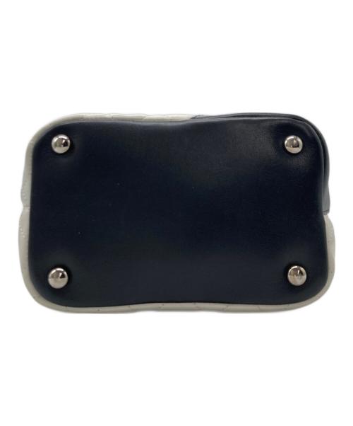 CHANEL（シャネル）CHANEL (シャネル) カンボンラインハンドバッグ ホワイト×ブラックの古着・服飾アイテム