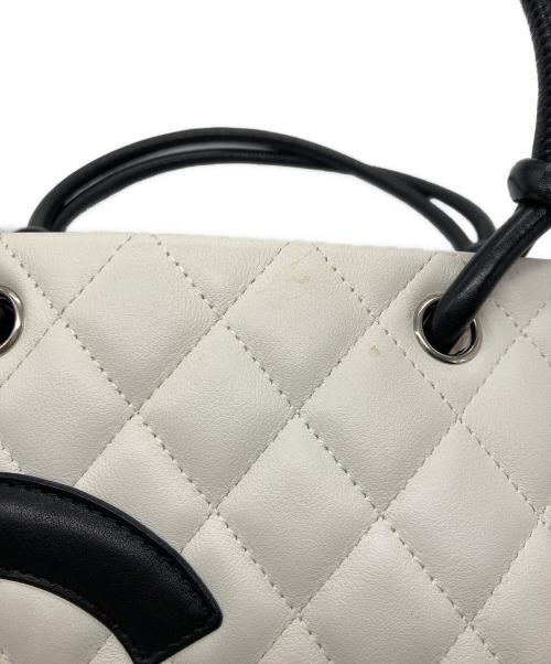 CHANEL（シャネル）CHANEL (シャネル) カンボンラインハンドバッグ ホワイト×ブラックの古着・服飾アイテム