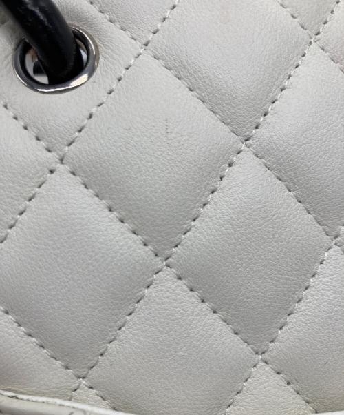 CHANEL（シャネル）CHANEL (シャネル) カンボンラインハンドバッグ ホワイト×ブラックの古着・服飾アイテム
