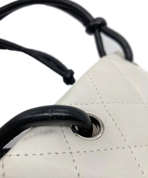 CHANEL（シャネル）CHANEL (シャネル) カンボンラインハンドバッグ ホワイト×ブラックの古着・服飾アイテム