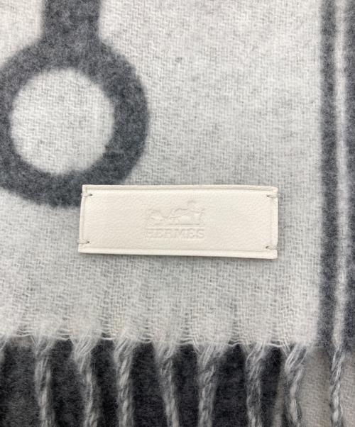 HERMES（エルメス）HERMES (エルメス) カザック ビットデザインカシミヤマフラー グレー 未使用品の古着・服飾アイテム