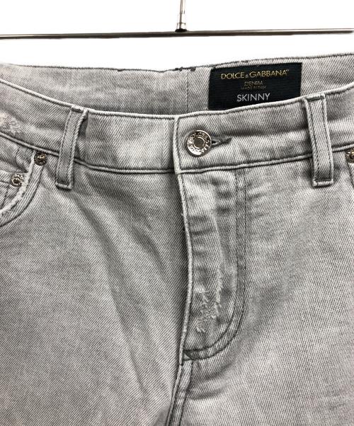 DOLCE & GABBANA（ドルチェ＆ガッバーナ）DOLCE & GABBANA (ドルチェ＆ガッバーナ) バッグプレートスキニーデニムパンツ グレー サイズ:50の古着・服飾アイテム
