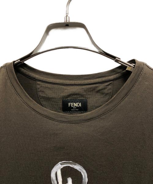 FENDI（フェンディ）FENDI (フェンディ) ラガーフェルドビジューカリートロゴTシャツ ブラウン サイズ:Ｓの古着・服飾アイテム