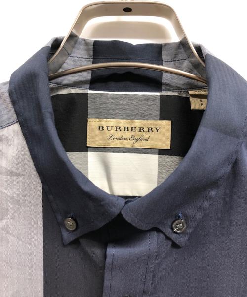 BURBERRY（バーバリー）BURBERRY (バーバリー) メガチェックシャツ ネイビー サイズ:Ｓの古着・服飾アイテム