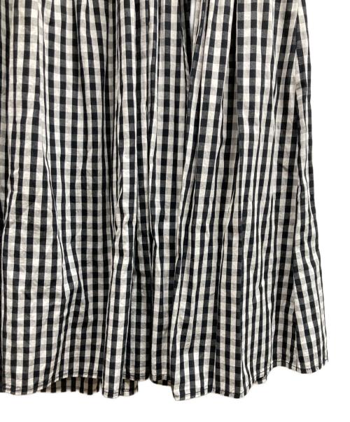 BEARDSLEY（ビアズリー）BEARDSLEY (ビアズリー) 先染めギャザーワンピース ホワイト×ブラックの古着・服飾アイテム