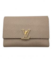 LOUIS VUITTON（ルイ ヴィトン）の古着「ポルトフォイユ・カプシーヌ コンパクト」｜ベージュ