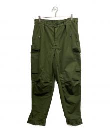 Swedish Army（スウェーデン軍）の古着「カーゴパンツ」｜カーキ