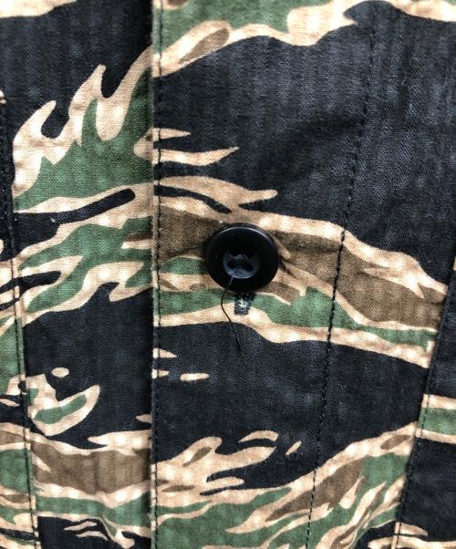 stussy（ステューシー）stussy (ステューシー) Seersucker Safari 半袖シャツ ブラック×カーキ サイズ:Mの古着・服飾アイテム