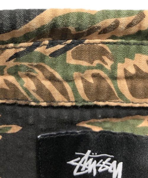 stussy（ステューシー）stussy (ステューシー) Seersucker Safari 半袖シャツ ブラック×カーキ サイズ:Mの古着・服飾アイテム
