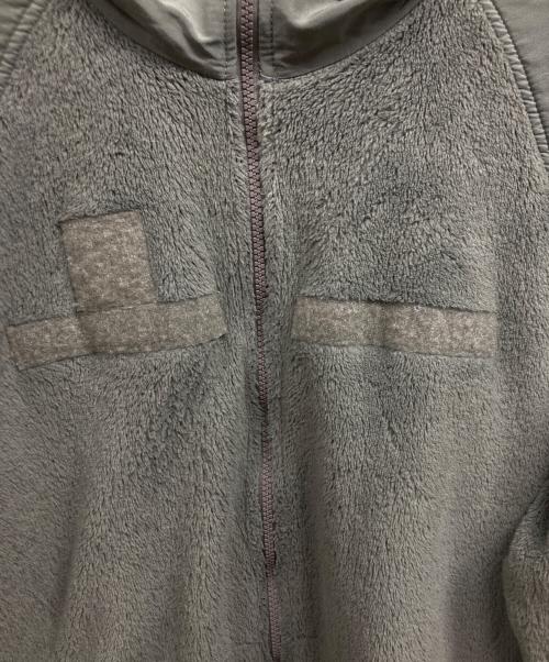 US ARMY（ユーエスアーミー）US ARMY (ユーエスアーミー) COLD WEATHER FLEECE JACKET/US ARMY カーキ サイズ:Mの古着・服飾アイテム