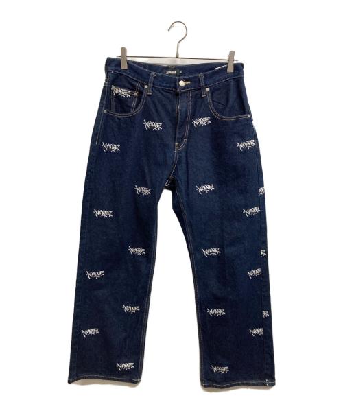 X-LARGE（エクストララージ）X-LARGE (エクストララージ) ALLOVER LOGO DENIM PANTS インディゴ サイズ:32の古着・服飾アイテム