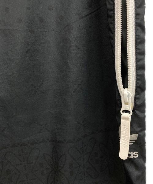 adidas（アディダス）adidas (アディダス) ペイズリー柄パンツ ブラックの古着・服飾アイテム