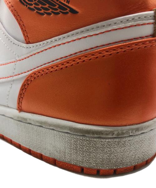 NIKE（ナイキ）NIKE (ナイキ) AIR JORDAN 1 MID SE ハイカットスニーカー ホワイト×オレンジ サイズ:29の古着・服飾アイテム