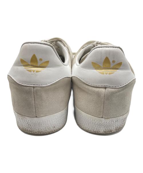 adidas（アディダス）adidas (アディダス) ローカットスニーカー ベージュ サイズ:26.5の古着・服飾アイテム