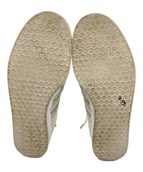 adidas（アディダス）adidas (アディダス) ローカットスニーカー ベージュ サイズ:26.5の古着・服飾アイテム