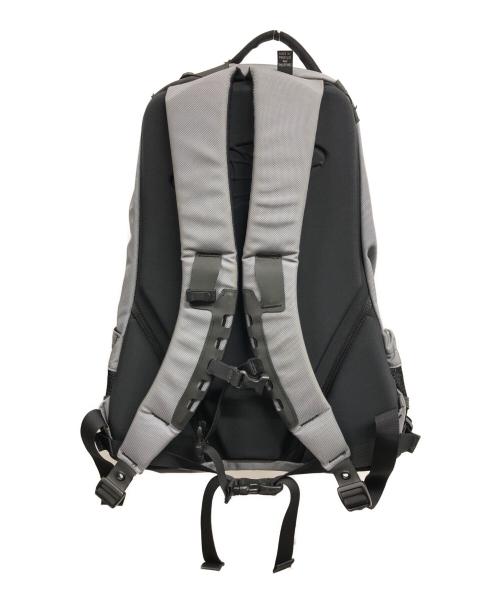 ARC'TERYX（アークテリクス）ARC'TERYX (アークテリクス) BEAMS (ビームス) 別注 ARRO16 グレーの古着・服飾アイテム