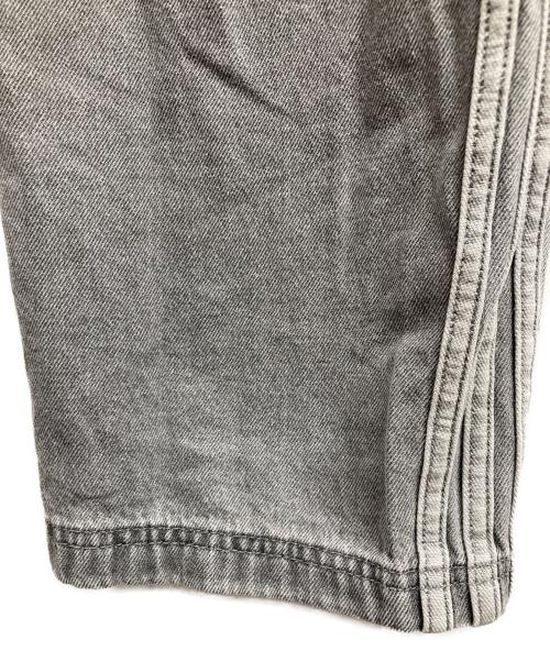 adidas（アディダス）adidas (アディダス) DENIM TRACK PANTS グレー サイズ:Mの古着・服飾アイテム