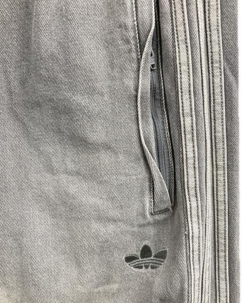 adidas（アディダス）adidas (アディダス) DENIM TRACK PANTS グレー サイズ:Mの古着・服飾アイテム