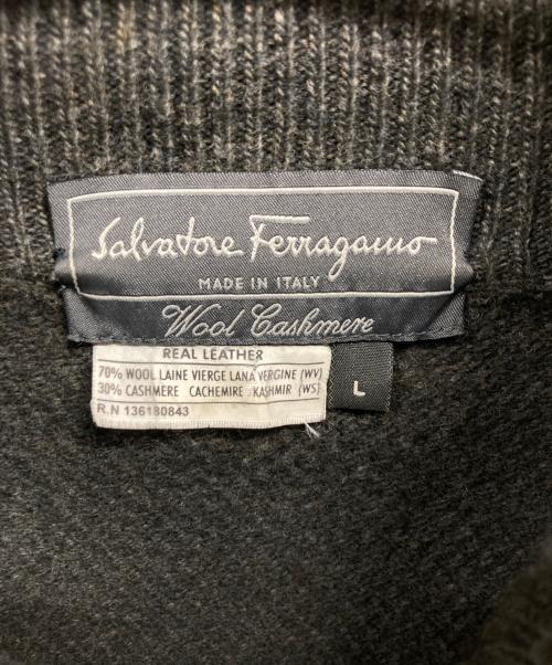Salvatore Ferragamo（サルヴァトーレ フェラガモ）Salvatore Ferragamo (サルヴァトーレ フェラガモ) レザー切替カシミヤ混ドライバーズニット グレー サイズ:Lの古着・服飾アイテム