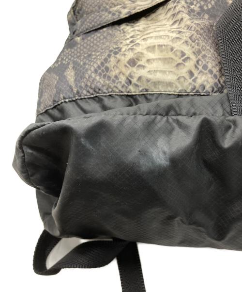 SUPREME（シュプリーム）Supreme (シュプリーム) THE NORTH FACE (ザ ノース フェイス) スネークスキン ライトウェイトデイパック グレーの古着・服飾アイテム
