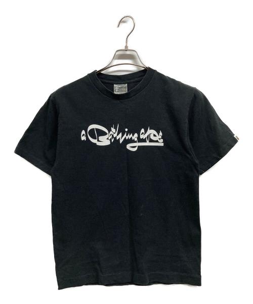BAPE BY A BATHING APE（ベイプバイアベイシングエイプ）BAPE BY A BATHING APE (ベイプバイアベイシングエイプ) 筆記体ロゴTシャツ ブラック サイズ:Mの古着・服飾アイテム