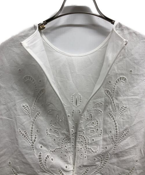 BEIGE（ベイジ）BEIGE (ベイジ) コットンエンブロイダリーノースリーブブラウス ホワイト サイズ:4の古着・服飾アイテム