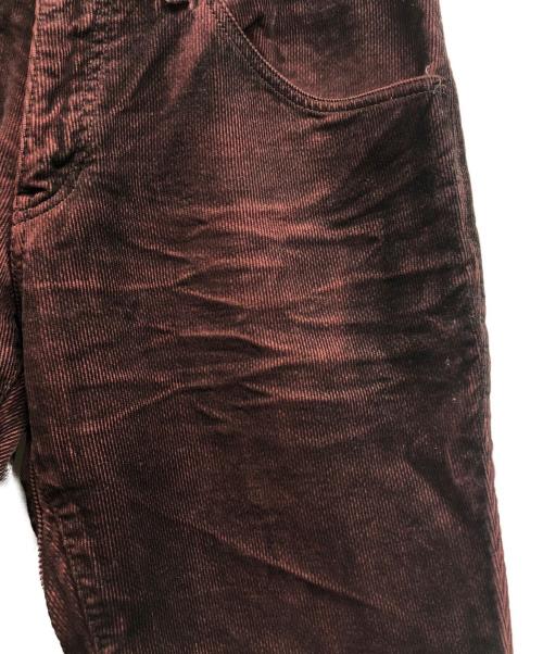 ISAMU KATAYAMA BACKLASH（イサムカタヤマ・バックラッシュ）ISAMU KATAYAMA BACKLASH (イサムカタヤマ・バックラッシュ) コーデュロイフレアパンツ レッド サイズ:XLの古着・服飾アイテム