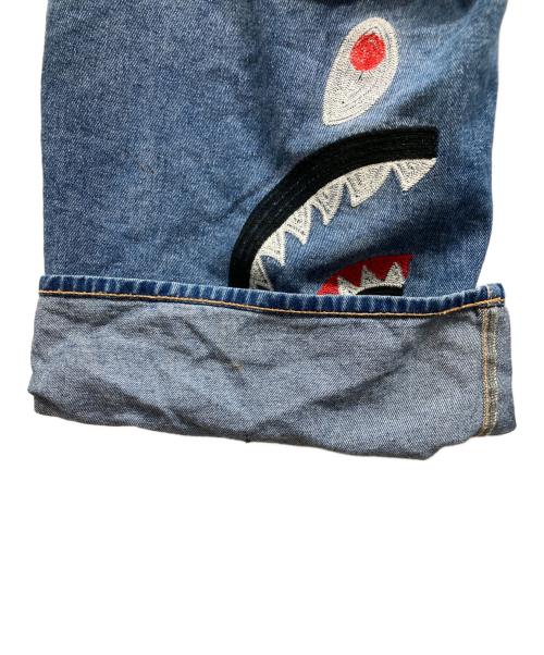 A BATHING APE（アベイシングエイプ）A BATHING APE (アベイシングエイプ) シャークワイドデニムハーフパンツ インディゴ サイズ:Sの古着・服飾アイテム
