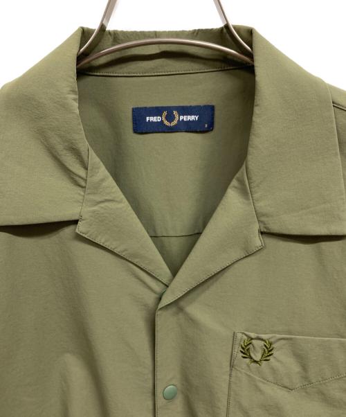 FRED PERRY（フレッドペリー）FRED PERRY (フレッドペリー) 半袖シャツ カーキ サイズ:Sの古着・服飾アイテム