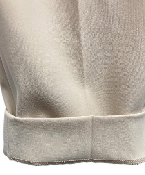 INDIVI（インディヴィ）INDIVI (インディヴィ) ストレッチタックテーパードパンツ ベージュ サイズ:M 未使用品の古着・服飾アイテム