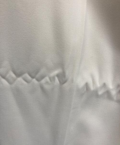 INDIVI（インディヴィ）INDIVI (インディヴィ) ストレッチタックテーパードパンツ ベージュ サイズ:M 未使用品の古着・服飾アイテム