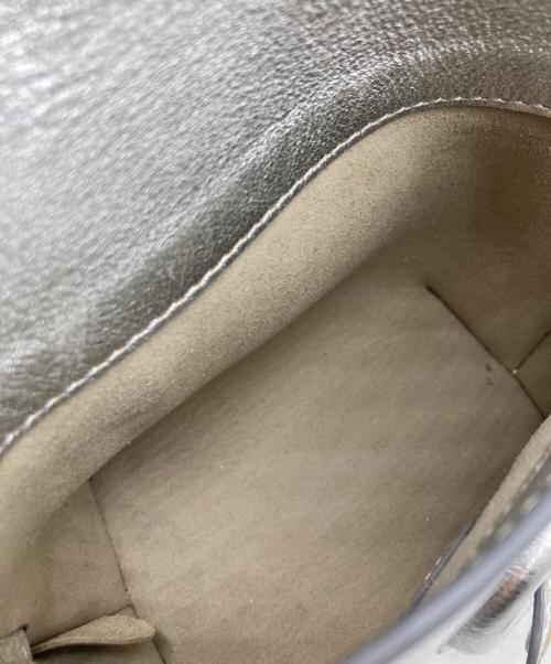 J&M DAVIDSON（ジェイ＆エム デヴィッドソン）J&M DAVIDSON (ジェイ＆エム デヴィッドソン) ショルダーバッグ シルバーの古着・服飾アイテム