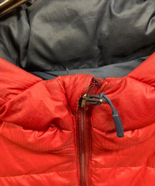 Patagonia（パタゴニア）Patagonia (パタゴニア) ハイロフトダウンフーディ レッド メンズ/Patagoniaジャケット レッド サイズ:Lの古着・服飾アイテム