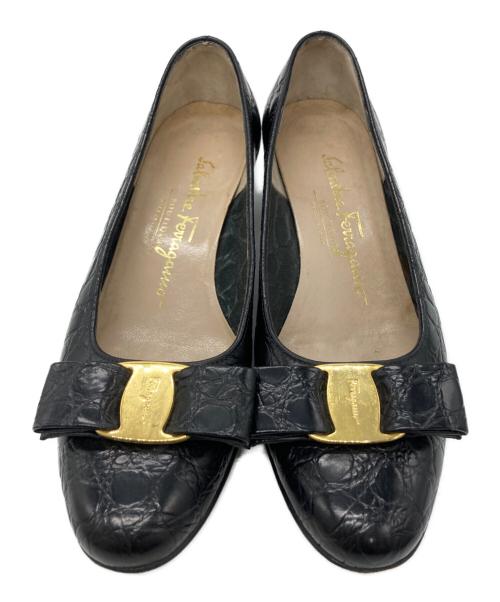 Salvatore Ferragamo（サルヴァトーレ フェラガモ）Salvatore Ferragamo (サルヴァトーレ フェラガモ) 型押しパンプス ブラック サイズ:SIZE 4 1/2の古着・服飾アイテム