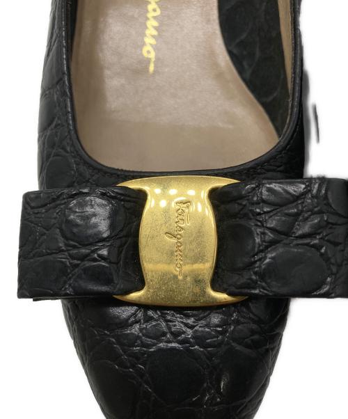 Salvatore Ferragamo（サルヴァトーレ フェラガモ）Salvatore Ferragamo (サルヴァトーレ フェラガモ) 型押しパンプス ブラック サイズ:SIZE 4 1/2の古着・服飾アイテム