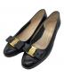 Salvatore Ferragamo（サルヴァトーレ フェラガモ）の古着「型押しパンプス」｜ブラック