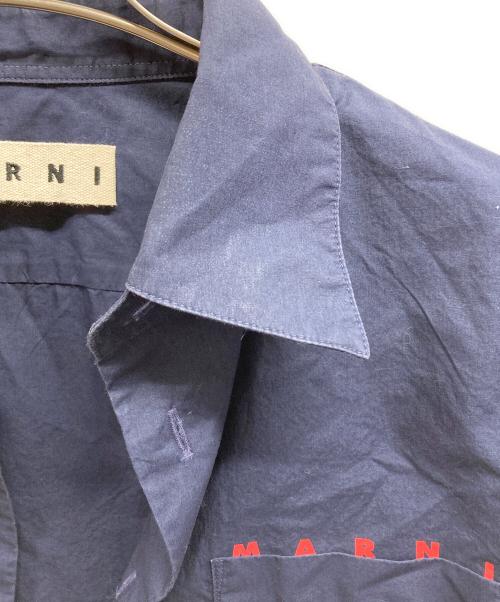 MARNI（マルニ）MARNI (マルニ) ロゴプリントシャツ ネイビー サイズ:46の古着・服飾アイテム