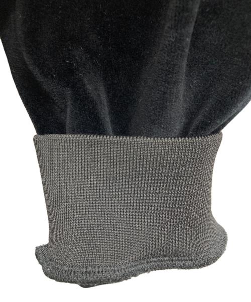 BlackEyePatch（ブラックアイパッチ）BlackEyePatch (ブラックアイパッチ) スクリプト ロゴ コラレッド ベロア プルオーバー ブラック サイズ:Lの古着・服飾アイテム