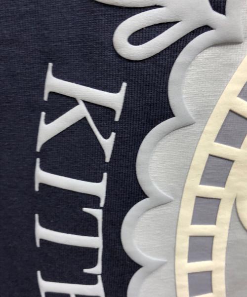KITH（キス）KITH (キス) レース クレスト ポケット ティー ネイビー サイズ:Mの古着・服飾アイテム