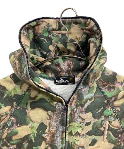 A BATHING APE（アベイシングエイプ）A BATHING APE (アベイシングエイプ) カモ柄ジップパーカー カーキ サイズ:Sの古着・服飾アイテム