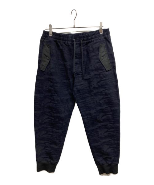 ARMANI EXCHANGE（アルマーニ エクスチェンジ）ARMANI EXCHANGE (アルマーニ エクスチェンジ) カモフラージュ柄デニムパンツ ネイビー サイズ:32の古着・服飾アイテム
