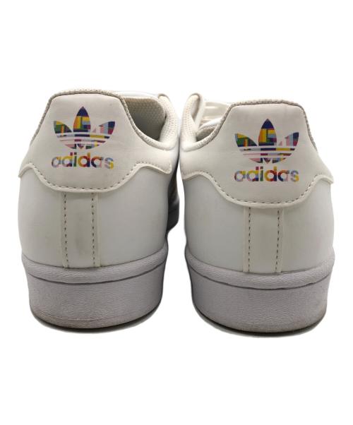 adidas（アディダス）adidas (アディダス) ローカットスニーカー ホワイト サイズ:US7の古着・服飾アイテム