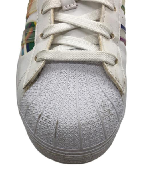 adidas（アディダス）adidas (アディダス) ローカットスニーカー ホワイト サイズ:US7の古着・服飾アイテム