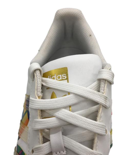 adidas（アディダス）adidas (アディダス) ローカットスニーカー ホワイト サイズ:US7の古着・服飾アイテム