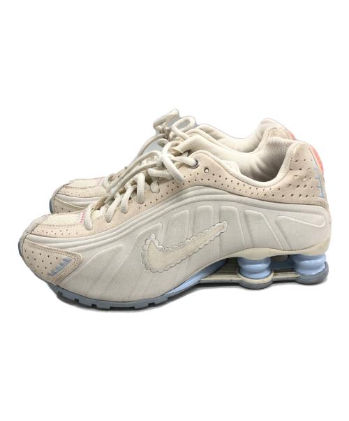 NIKE（ナイキ）NIKE (ナイキ) SHOX R4 SE/NIKE ホワイト サイズ:24.5の古着・服飾アイテム