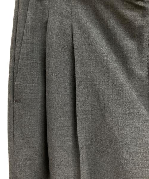 Whim Gazette（ウィムガゼット）Whim Gazette (ウィムガゼット) ワイドタックパンツ グレー サイズ:36の古着・服飾アイテム