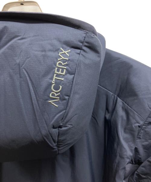 ARC'TERYX（アークテリクス）ARC'TERYX (アークテリクス) Atom Hoody ネイビー サイズ:M 未使用品の古着・服飾アイテム
