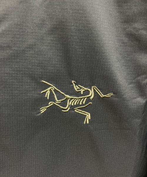 ARC'TERYX（アークテリクス）ARC'TERYX (アークテリクス) Atom Hoody ネイビー サイズ:M 未使用品の古着・服飾アイテム