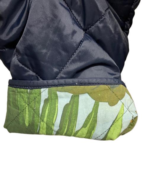 Barbour（バブアー）Barbour (バブアー) house of hackney (ハウス オブ ハックニー) コラボリバーシブルキルティングジャケット ネイビー×ブルー サイズ:38の古着・服飾アイテム