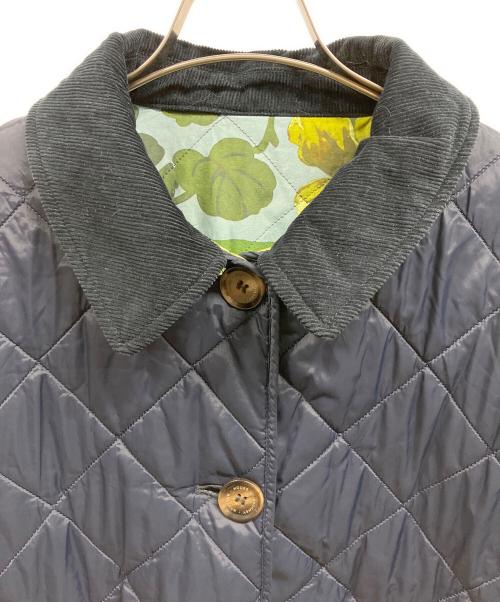 Barbour（バブアー）Barbour (バブアー) house of hackney (ハウス オブ ハックニー) コラボリバーシブルキルティングジャケット ネイビー×ブルー サイズ:38の古着・服飾アイテム